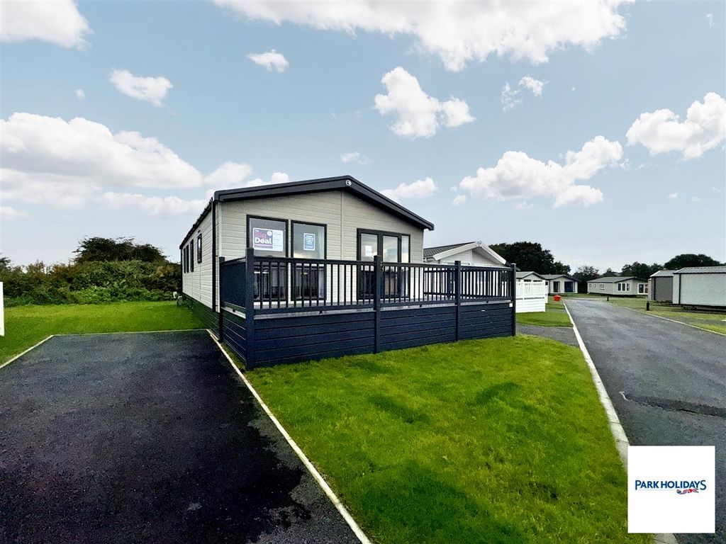 New home, 3 bed mobile/park home for sale in Brand New Woodland View Holiday Park, Corton, Lowestoft NR32, £189,995