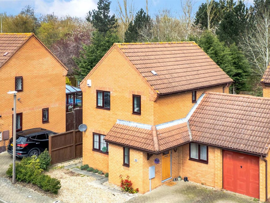 3 bed detached house for sale in Cardwell Close, Emerson Valley, Milton Keynes MK4, £425,000