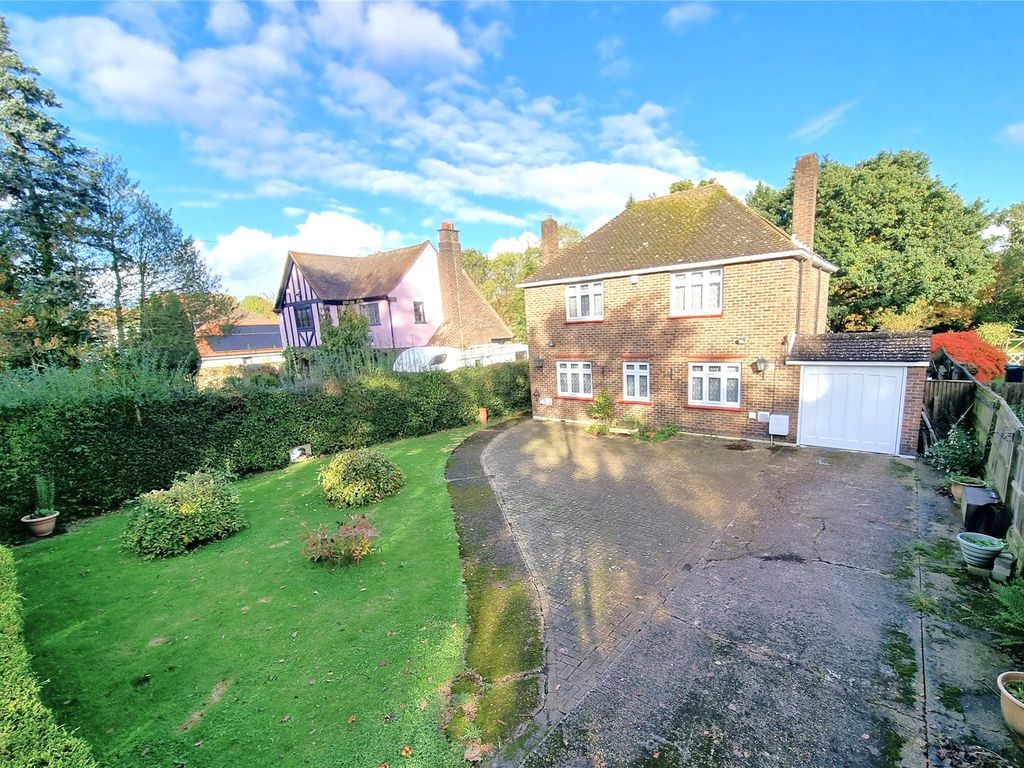 3 bed detached house for sale in Horley, Surrey RH6, £650,000