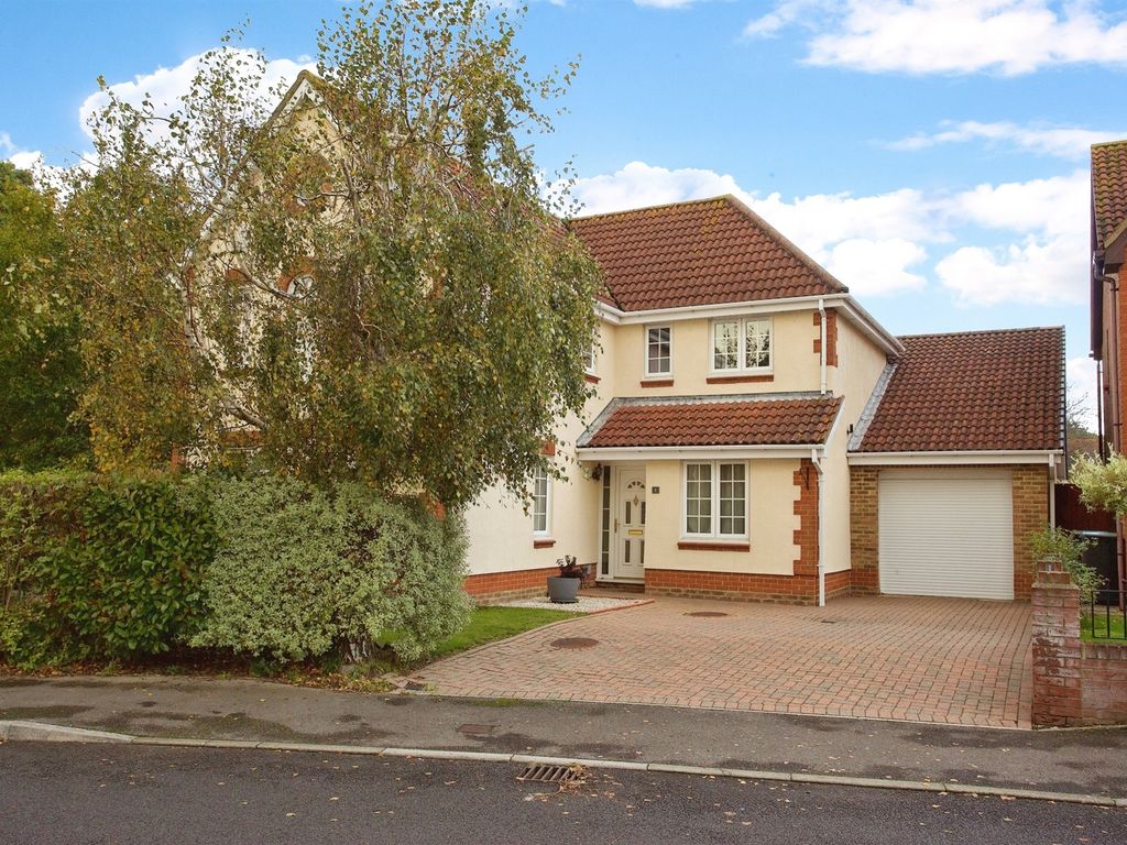 4 bed detached house for sale in Lichfield Drive, Gosport PO12, £525,000