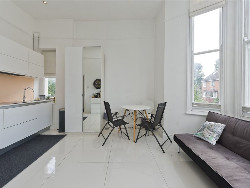 2 bed flat for sale in Boscombe Road, London W12, £449,950
