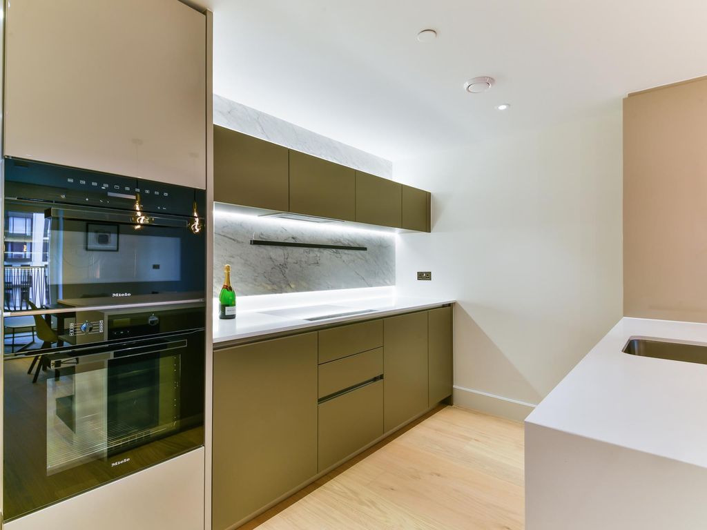 2 bed flat to rent in Cassini Apartments, White City Living, London W12, £3,600 pcm