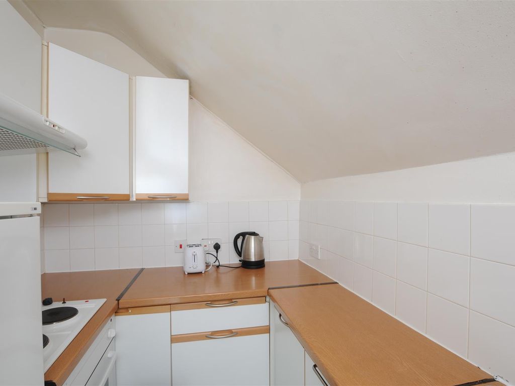 3 bed flat to rent in Cowley Road, Oxford OX4, £2,400 pcm