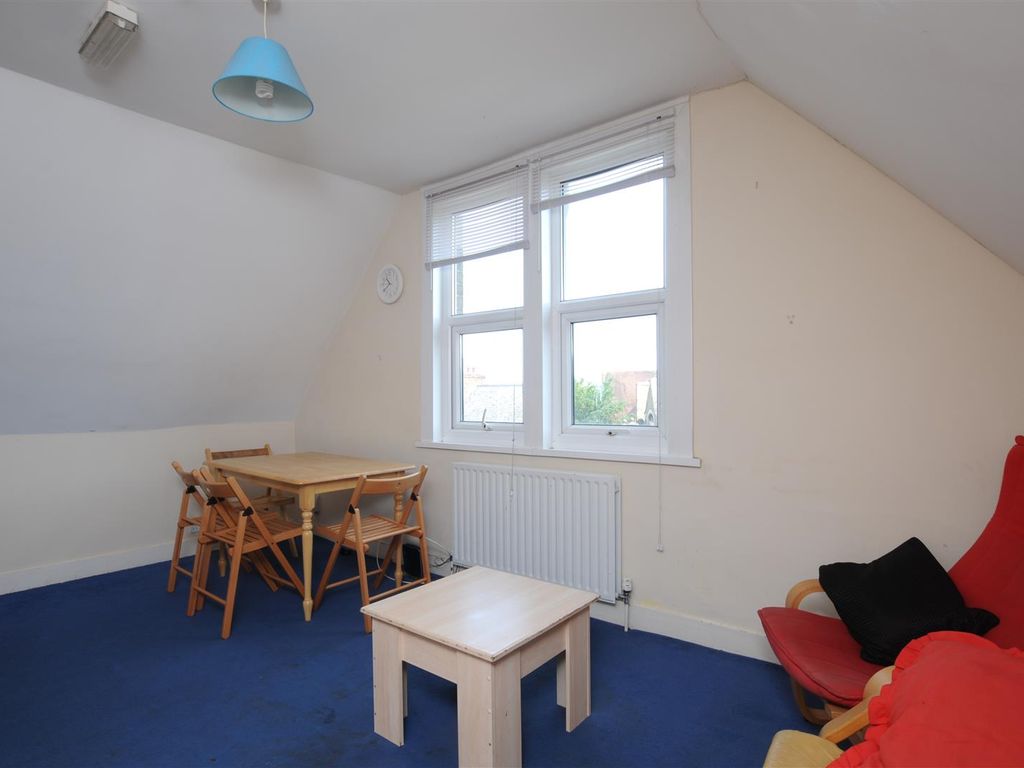 3 bed flat to rent in Cowley Road, Oxford OX4, £2,400 pcm