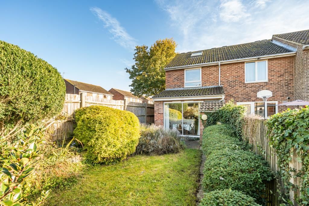 2 bed end terrace house for sale in Kidlington, Oxfordshire OX5, £325,000