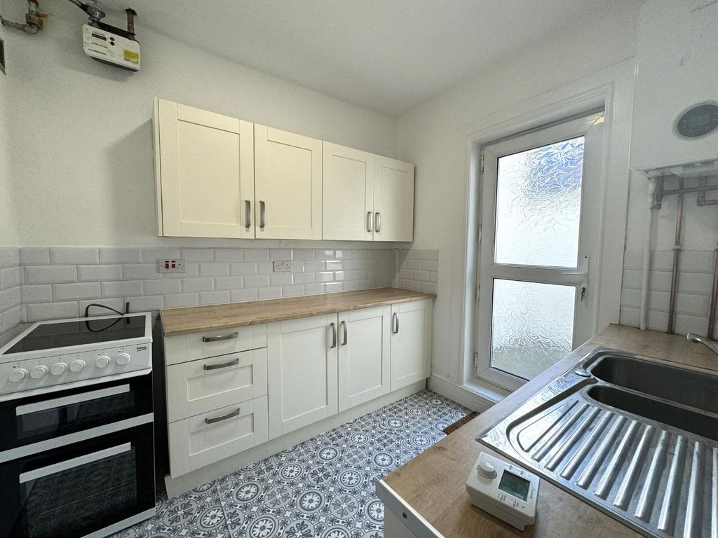 2 bed flat to rent in Fishponds Road, Fishponds, Bristol BS16, £1,200 pcm