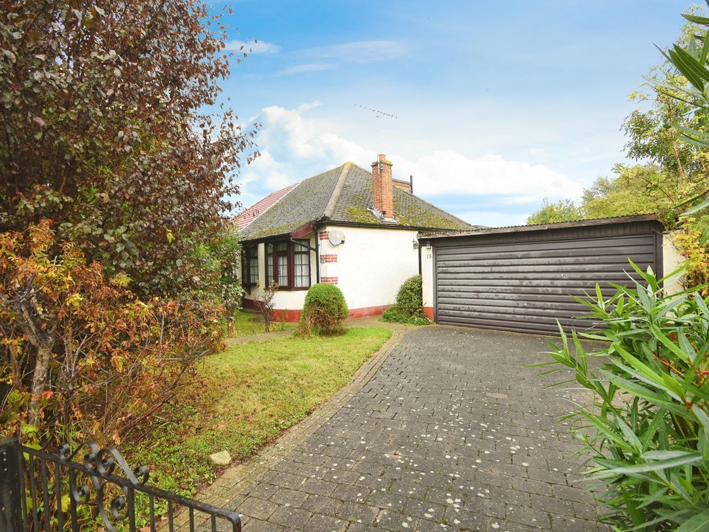 2 bed bungalow for sale in Woodham Road, Benfleet, Essex SS7, £300,000