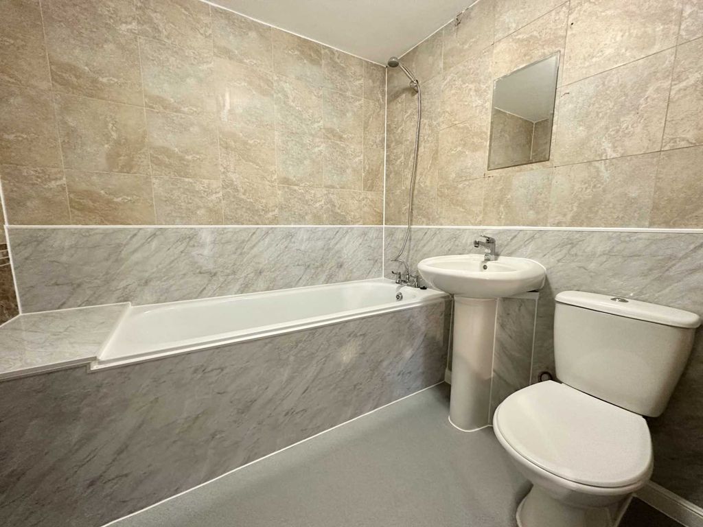 1 bed flat for sale in 1 Bedroom Flat, Milliners Way, Luton LU3, £120,000