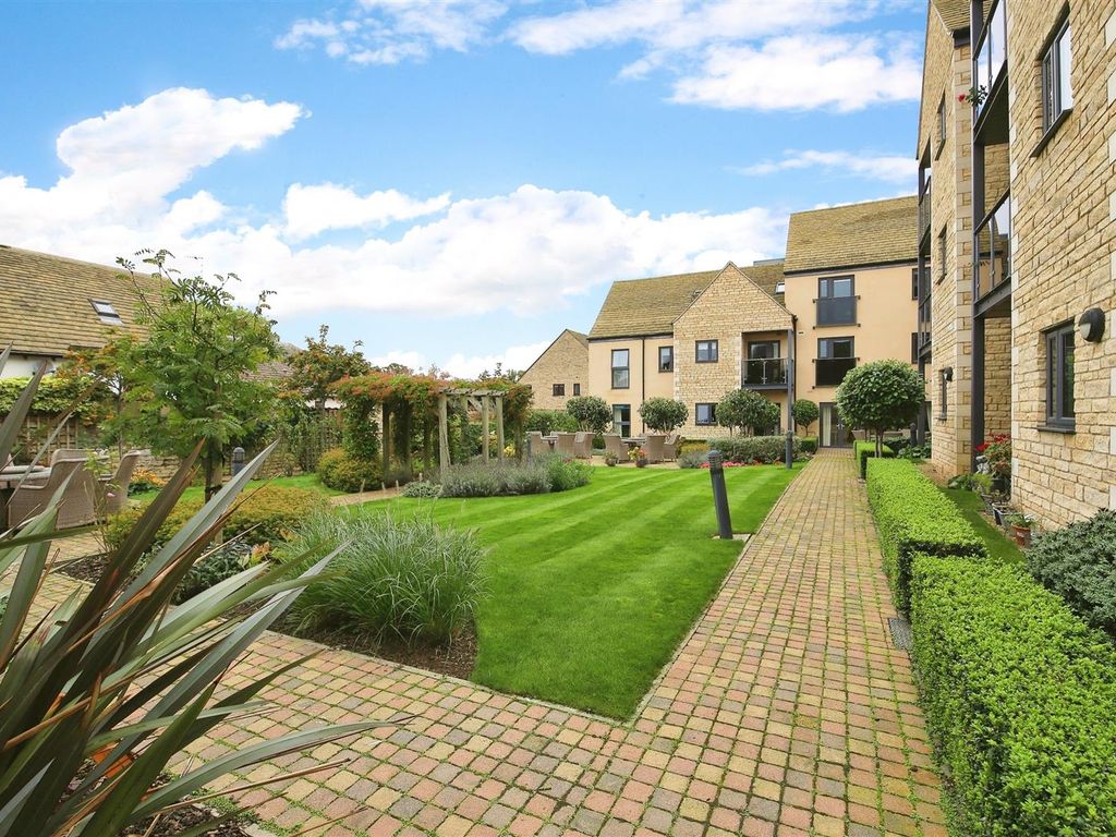1 bed flat for sale in Stukeley Court, Barnack Road, Stamford PE9, £220,000