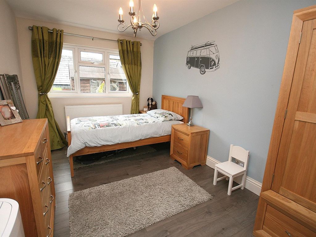 5 bed detached house for sale in Bella Vista, Eggington, Bedfordshire LU7, £800,000