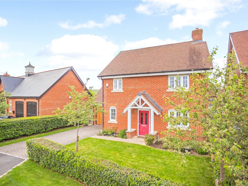 3 bed detached house for sale in Pooles Meadow, Marlborough SN8, £500,000