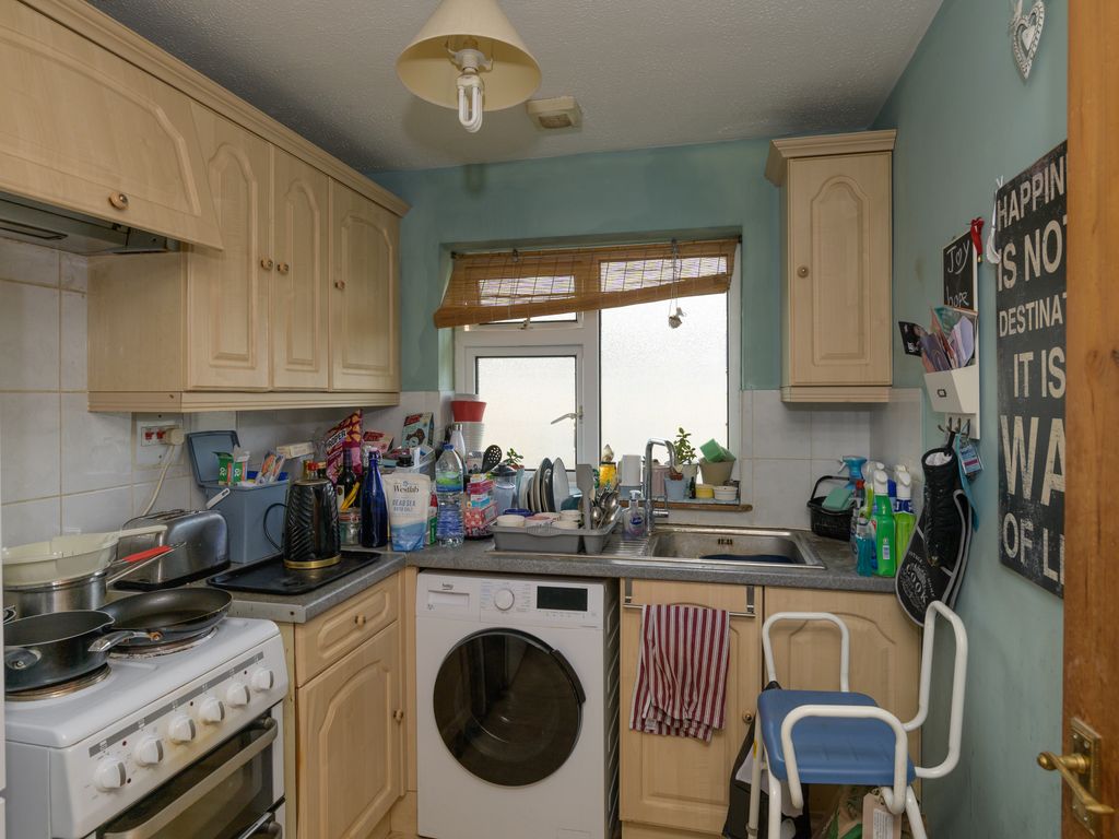 1 bed flat for sale in Grosvenor Bridge Road, Bath BA1, £195,000