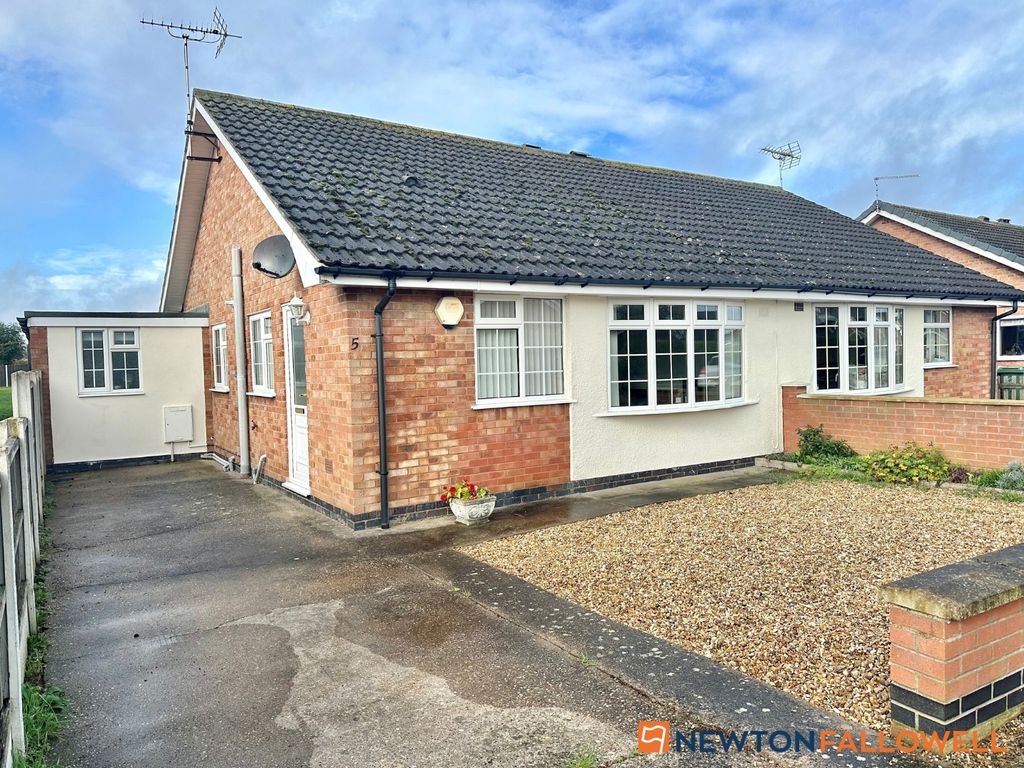 2 bed bungalow for sale in Crew Road, Collingham, Newark NG23, £220,000