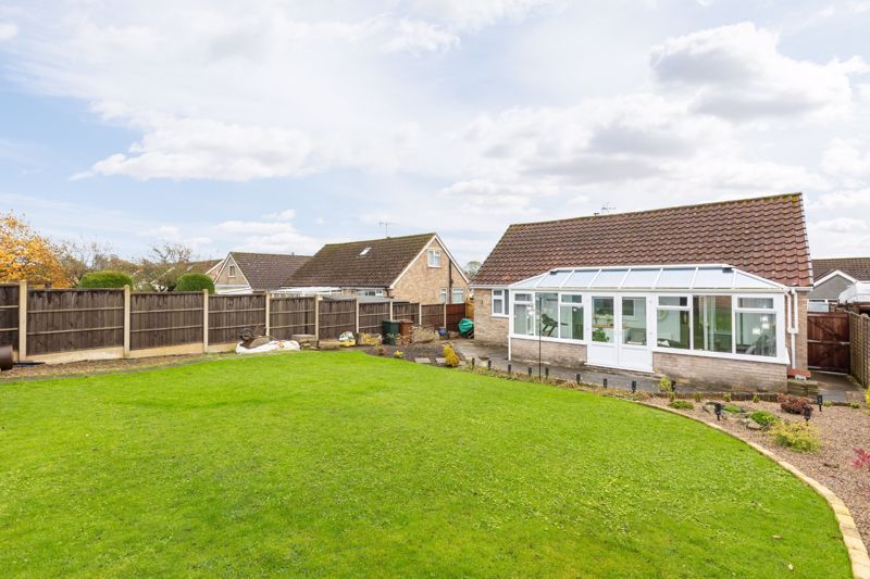 3 bed detached bungalow for sale in Farmanby Close, Thornton Dale, Pickering YO18, £345,000