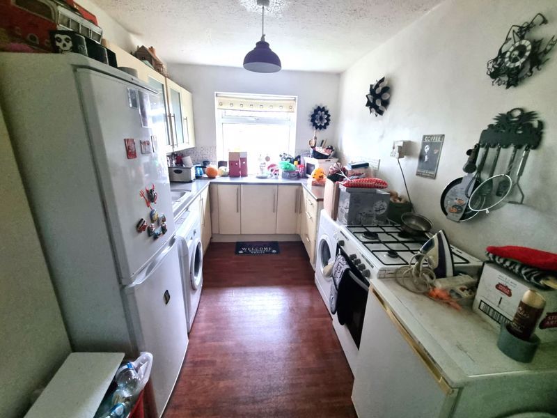 2 bed flat for sale in Bryn Owain, Caerphilly CF83, £95,000
