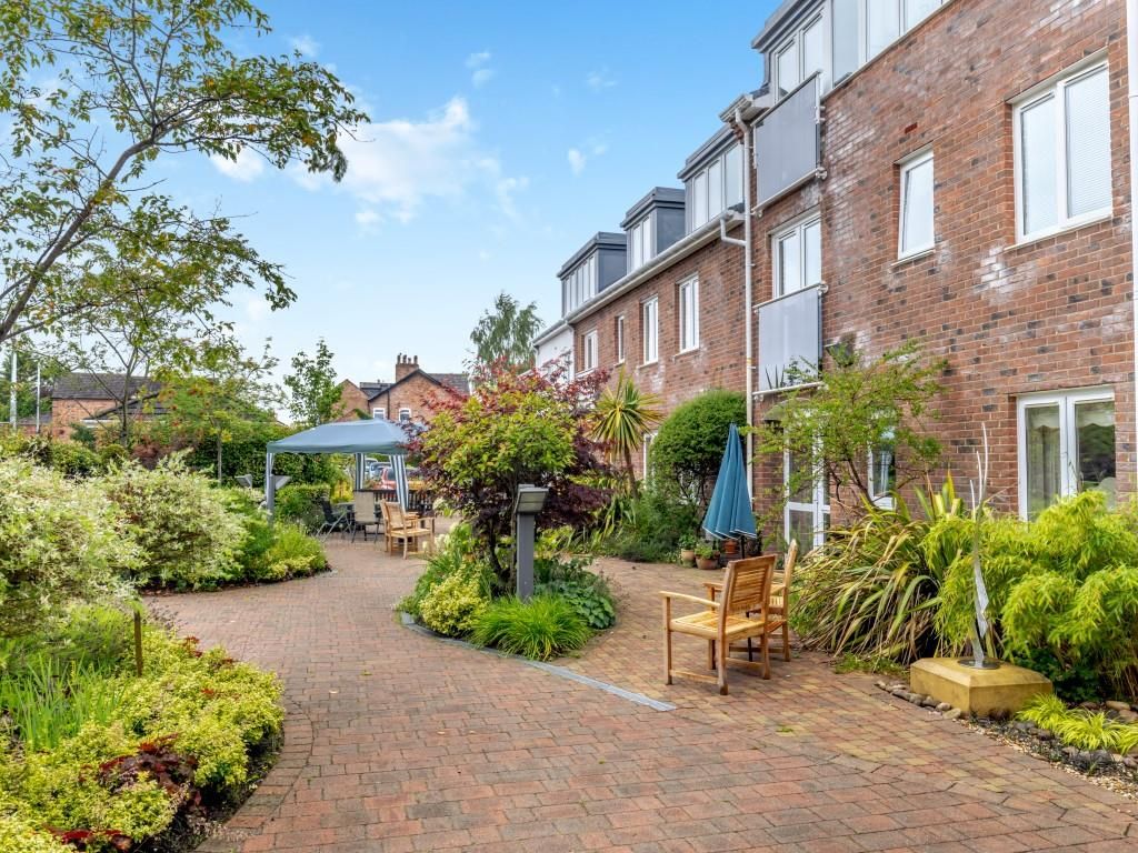 1 bed flat for sale in Booths Hill Close, Lymm WA13, £190,000
