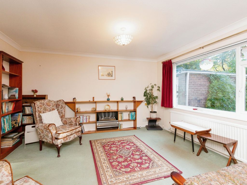 3 bed detached bungalow for sale in Burnside, Fleet GU51, £600,000