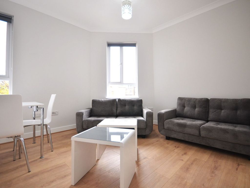 1 bed flat to rent in Flat 3, The Vale, London W3, £1,650 pcm