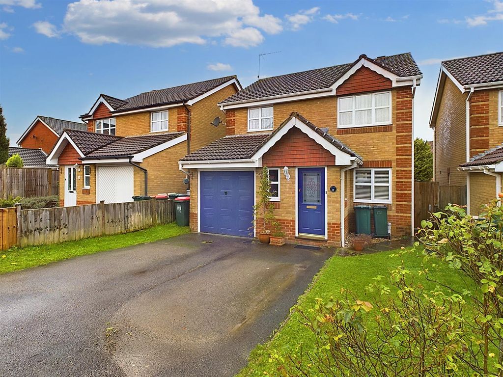3 bed detached house for sale in Carter Road, Maidenbower, Crawley RH10, £465,000