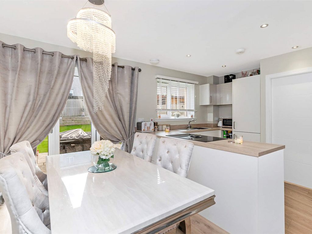 4 bed detached house for sale in Oak Tree Gardens, Sauchie, Alloa, Clackmannanshire FK10, £275,000