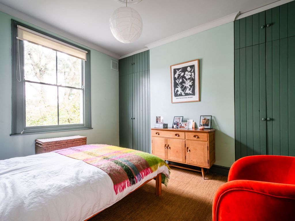 2 bed maisonette for sale in Colvestone Crescent, London E8, £750,000