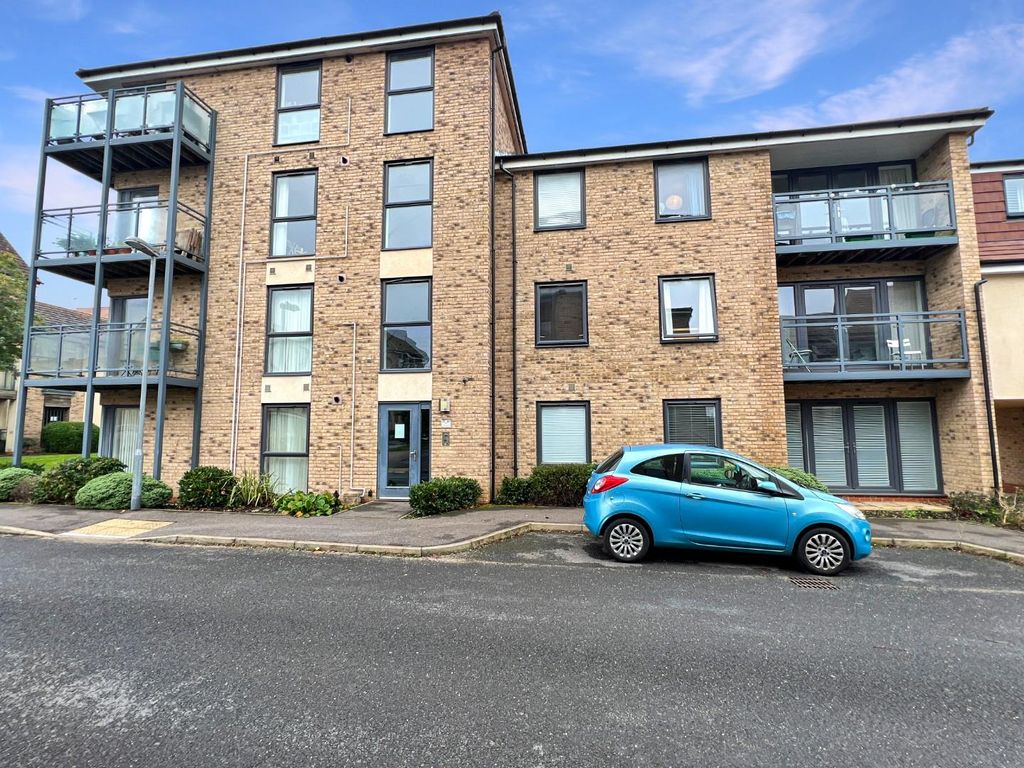 2 bed flat for sale in Yeoman Drive, Cambridge CB3, £315,000