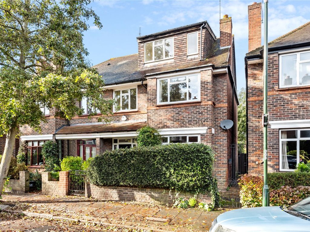 5 bed property for sale in Brookwood Avenue, Barnes SW13, £1,595,000
