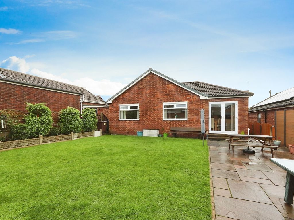 2 bed detached bungalow for sale in Clumber Rise, Aston, Sheffield S26, £260,000