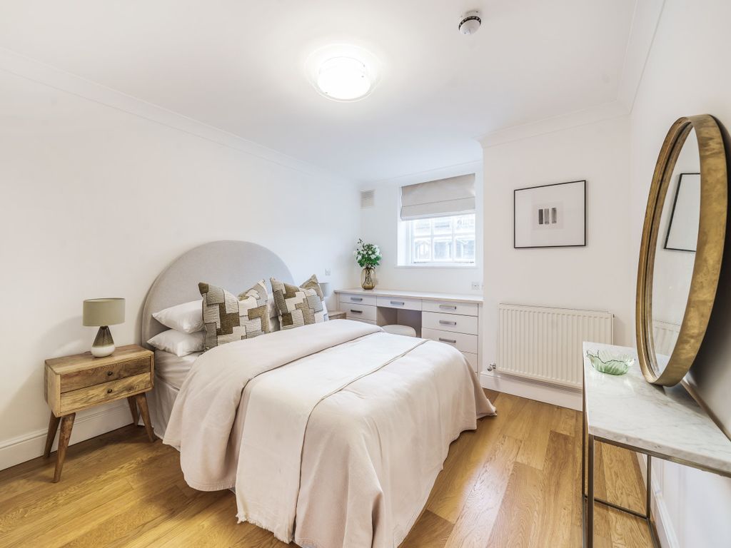 1 bed flat for sale in Dalling Road, London W6, £475,000