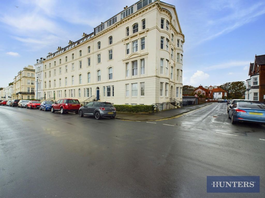 2 bed flat for sale in The Crescent, Filey YO14, £120,000
