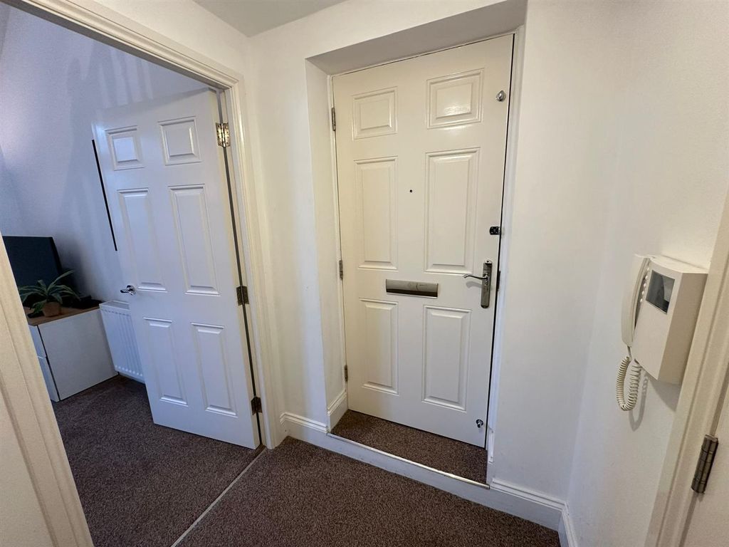 1 bed flat for sale in Dunchurch Road, Rugby CV22, £150,000