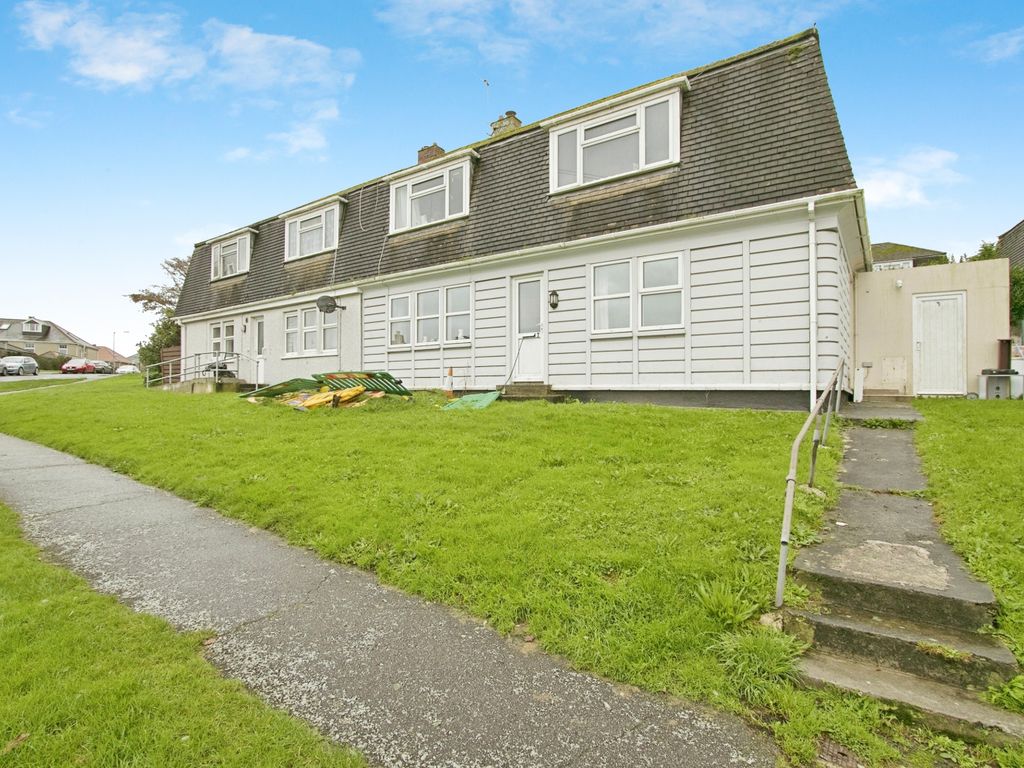 2 bed flat for sale in Acacia Road, Falmouth TR11, £140,000
