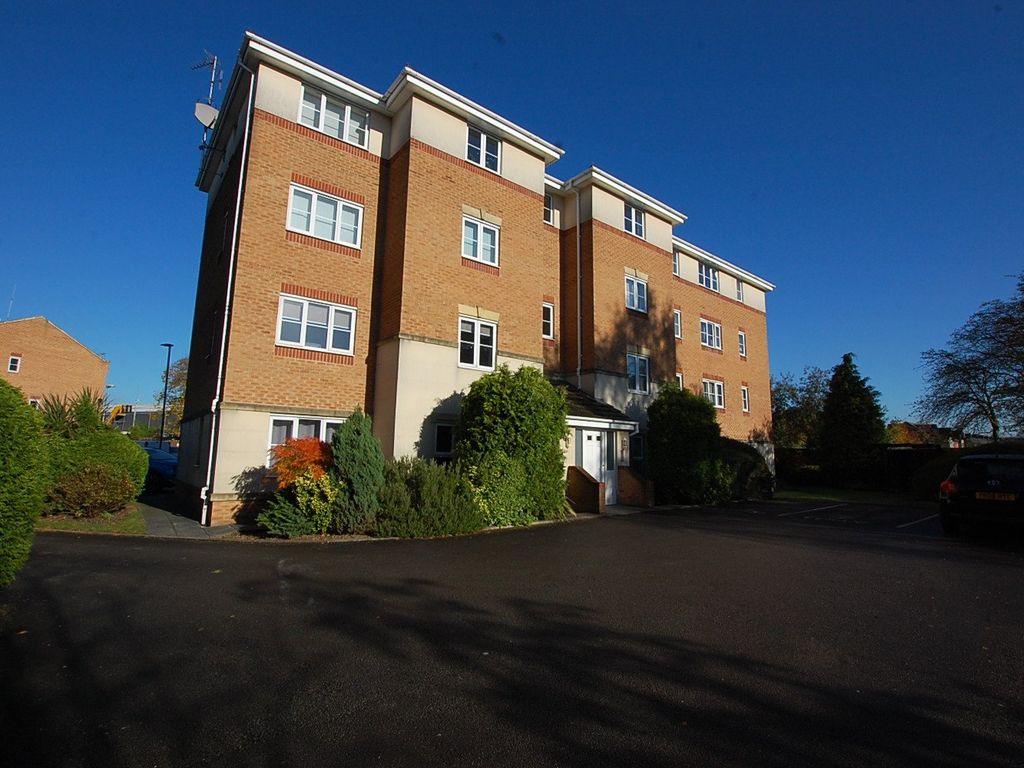 3 bed flat for sale in Firbank Close, Ashton-Under-Lyne, Greater Manchester OL7, £125,000