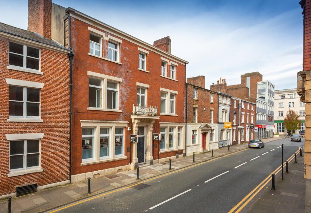 2 bed flat to rent in Chapel Street, Preston PR1, £1,250 pcm