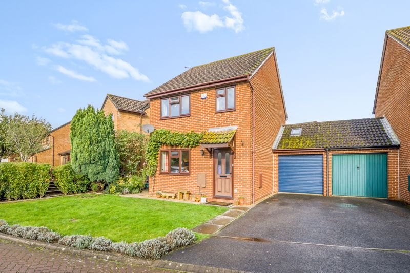3 bed detached house for sale in Bitchams Mead, Bere Regis BH20, £360,000