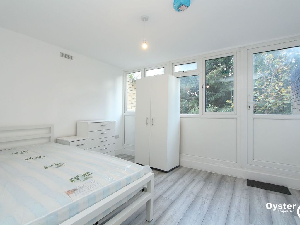 Room to rent in Sanctuary Close, Harefield, Uxbridge UB9, £700 pcm