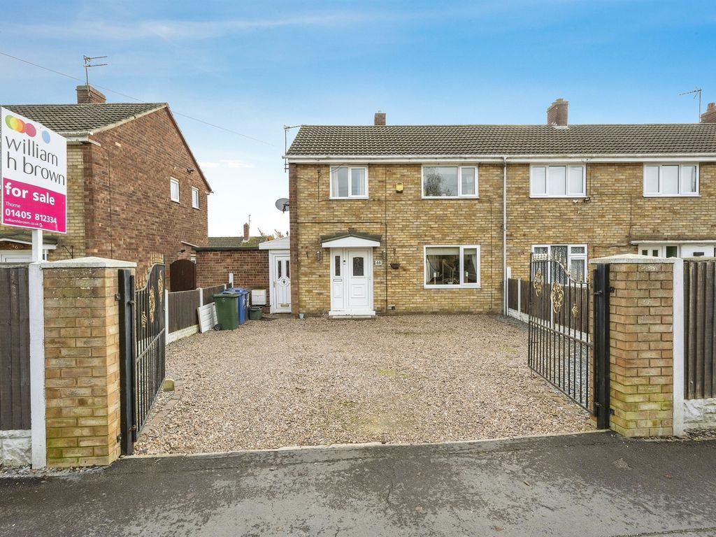 3 bed end terrace house for sale in Church Balk, Thorne, Doncaster DN8, £135,000