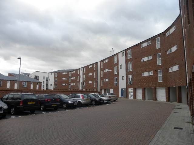 2 bed flat to rent in Aviation Avenue, Hatfield, Hertfordshire AL10, £1,325 pcm