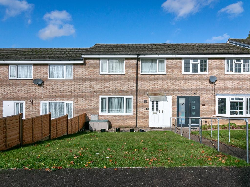 3 bed terraced house for sale in Holmdale, Letchworth Garden City SG6, £325,000