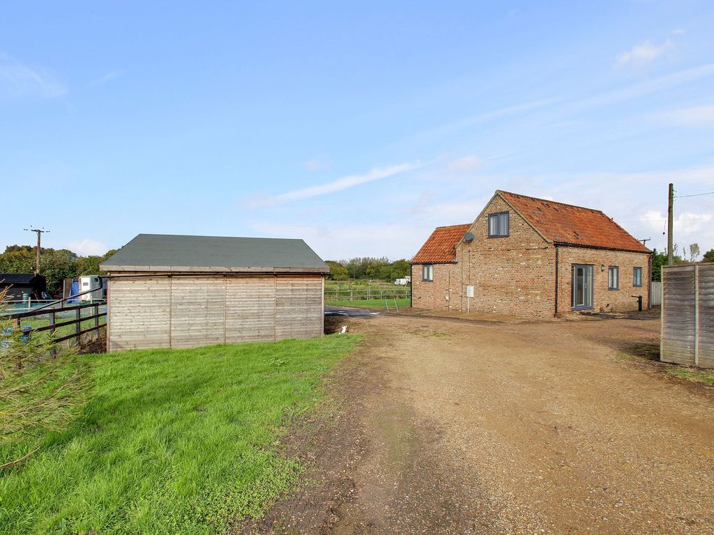 3 bed barn conversion for sale in North Brink, Wisbech PE13, £325,000