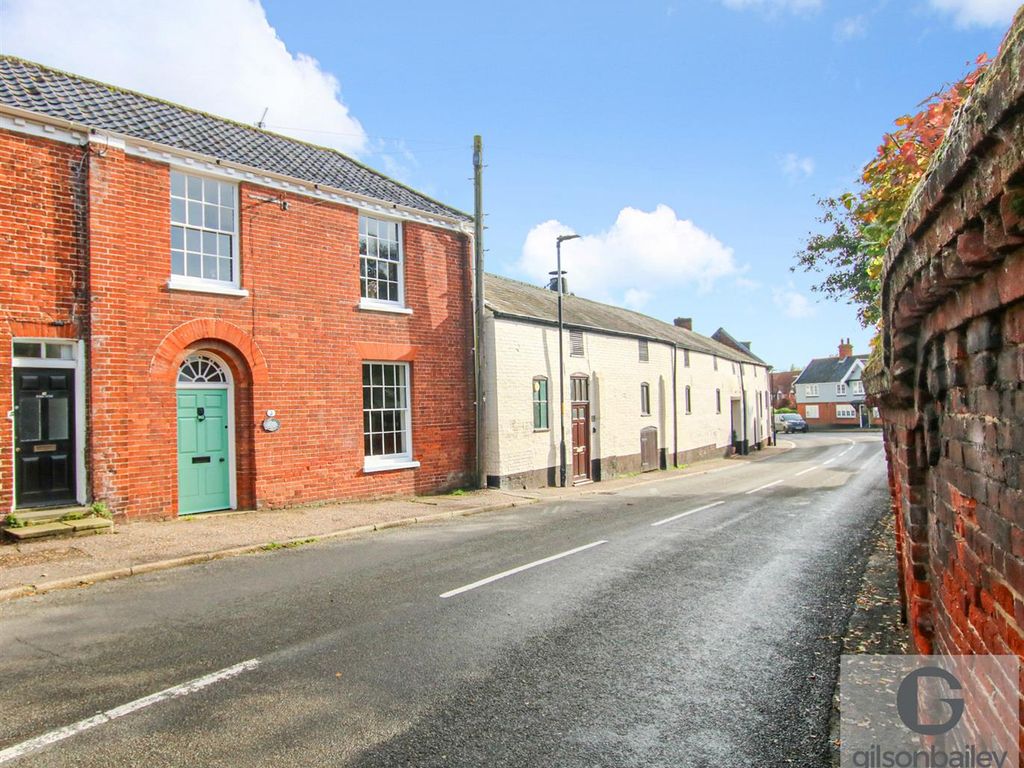 4 bed terraced house for sale in Beccles Road, Loddon, Norwich NR14, £575,000