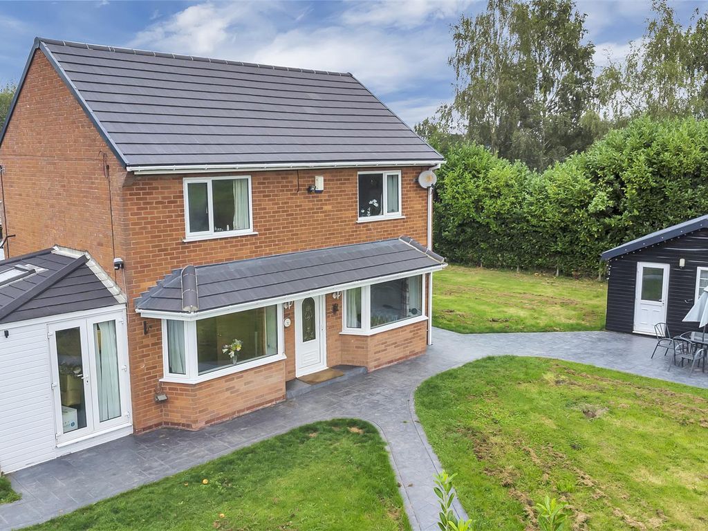3 bed detached house for sale in Pool Quay, Welshpool SY21, £480,000