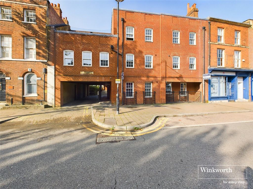 3 bed flat for sale in Home Court, 96 London Street, Reading RG1, £340,000