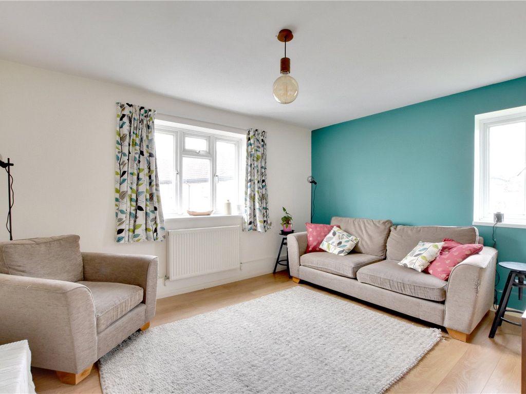 2 bed flat for sale in Maitland Close, Greenwich High Road, Greenwich, London SE10, £400,000