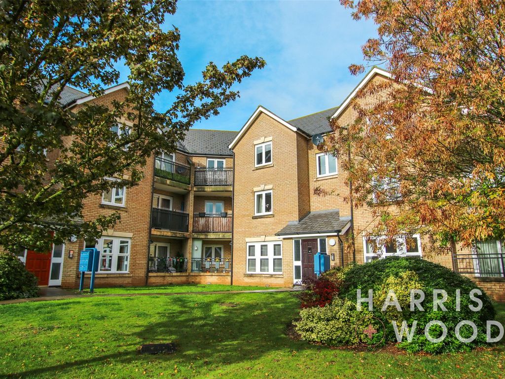 3 bed flat for sale in Hawkes Road, Witham, Essex CM8, £240,000