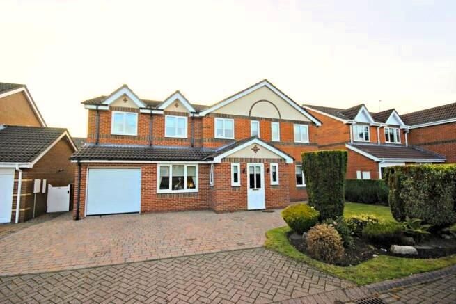 6 bed detached house for sale in Halliday Grove, Langley Moor, Durham DH7, £450,000