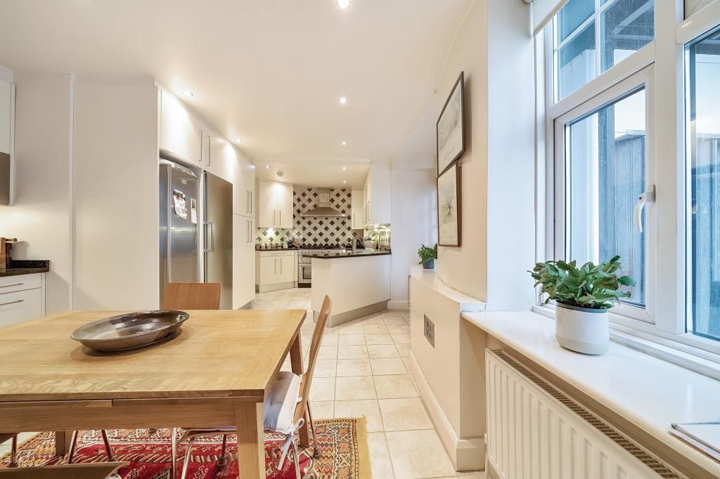 3 bed flat for sale in Eton Court, Hampstead NW3, £1,750,000