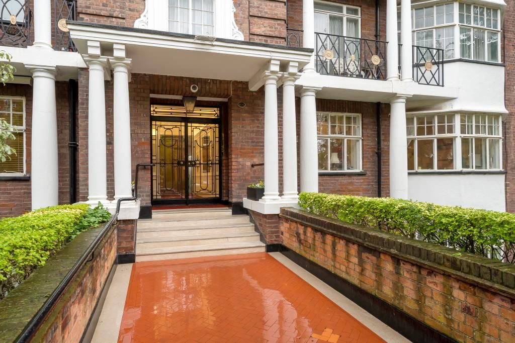 3 bed flat for sale in Eton Court, Hampstead NW3, £1,750,000