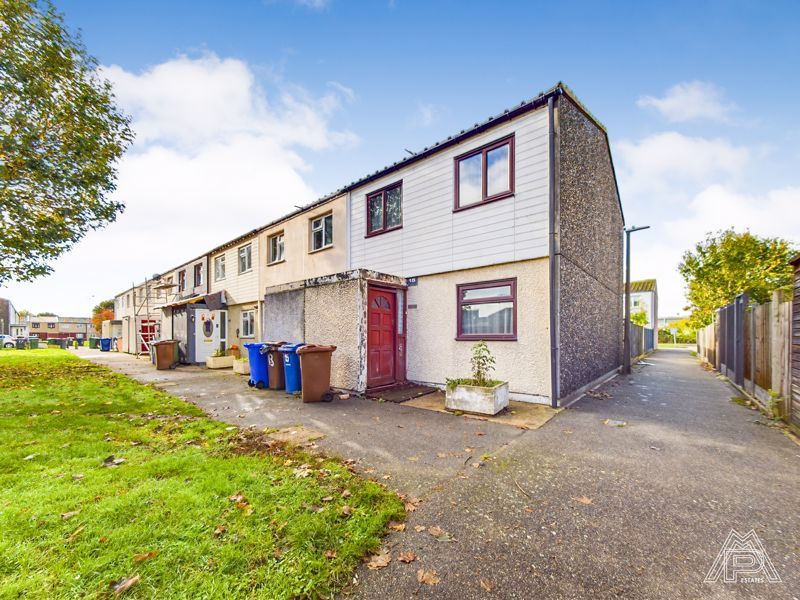 2 bed end terrace house for sale in Larkspur Close, South Ockendon RM15, £260,000