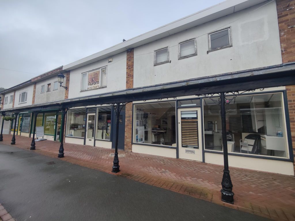 Retail premises to let in Tower Gardens, Holywell CH8, £12,000 pa